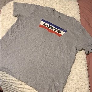 Levi’s tshirt